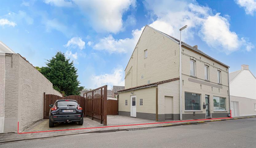 Grote HOB met tuin, parkings & zonnepanelen te Gijzegem.