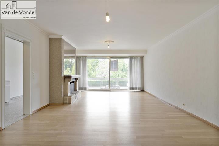 Ruim appartement gelegen aan het stadspark van Aalst.