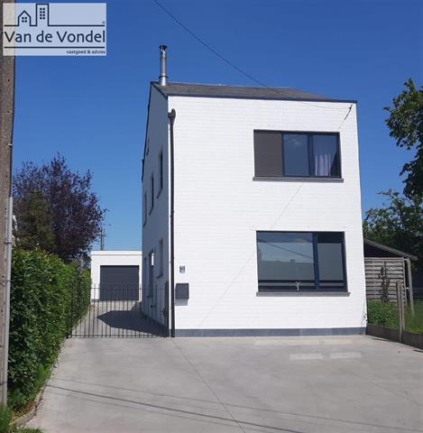 Instapklare woning met grote tuin en garage in Haaltert