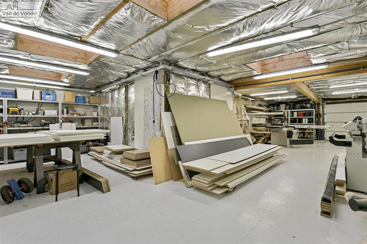 Rustig gelegen HOB met atelier te Lede.