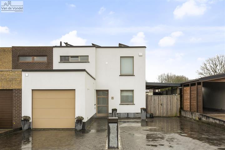 Rustig gelegen HOB met atelier te Lede.