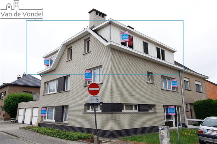 2 slpk appartement met garagebox te Erembodegem.