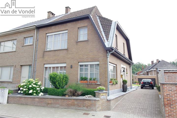 Rustig gelegen HOB te Erembodegem.