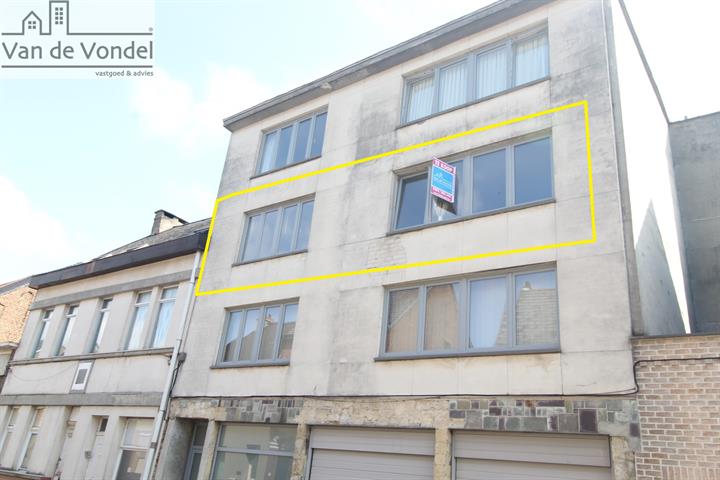 100% instapklaar appartement met binnenstaanplaats te Denderleeuw.