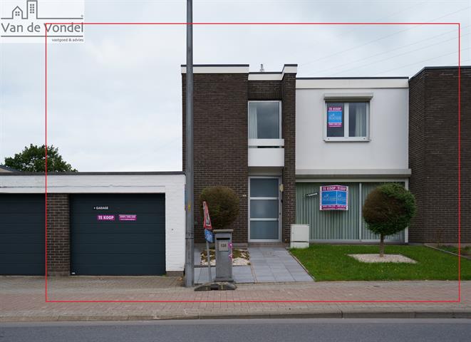 Woning met tuin en garage gelegen aan de stadsrand van Aalst.