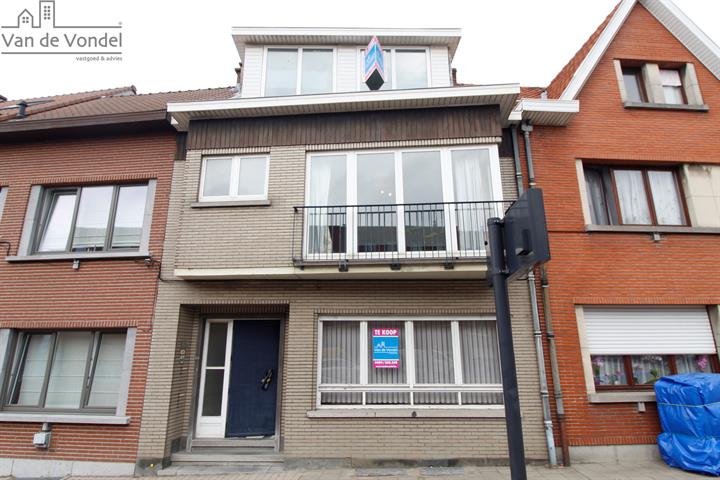 Ruime woning (kangoeroe woning) aan de stadsrand van Aalst.