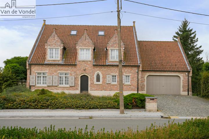 Prachtige villa op 12a57 ca met zuidgerichte tuin te Hofstade.