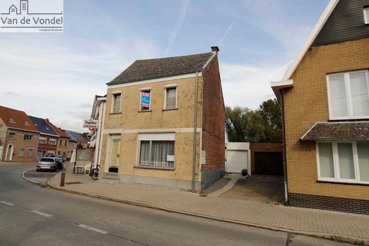 Te renoveren woning met 3 slaapkamers te Haaltert.