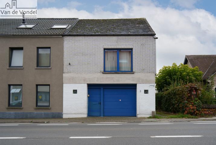 Te renoveren woning met 4 slaapkamers en werkplaats/garage (50m²) te Kerksken.