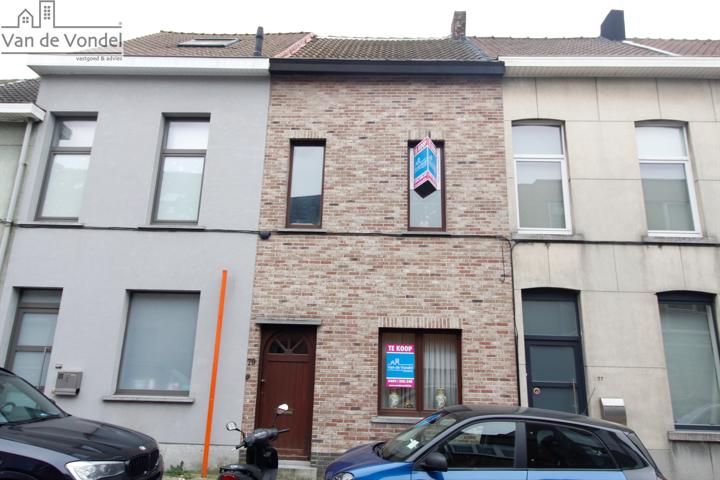 Woning met 3 slaapkamers en mooie tuin aan de stadsrand van Aalst.