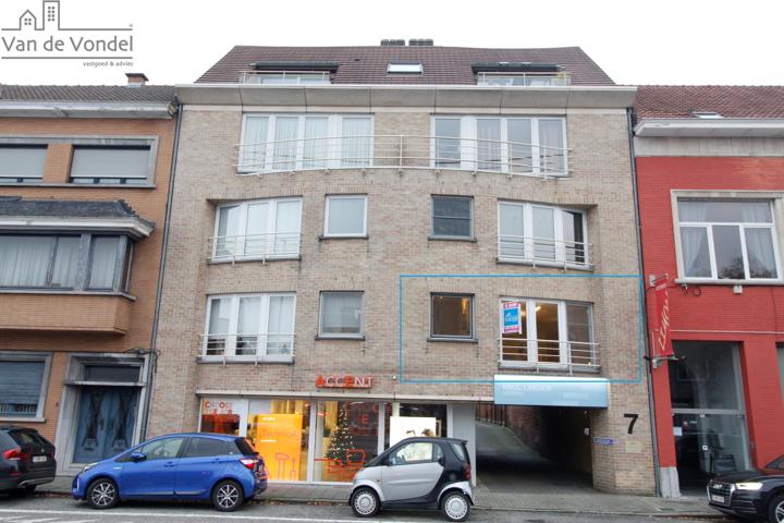 100% instapklaar app. met 2 slpks + kelder te Aalst centrum