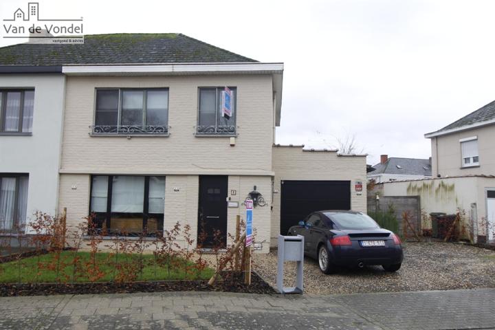 Vernieuwde woning met vlotte bereikbaarheid te Erembodegem