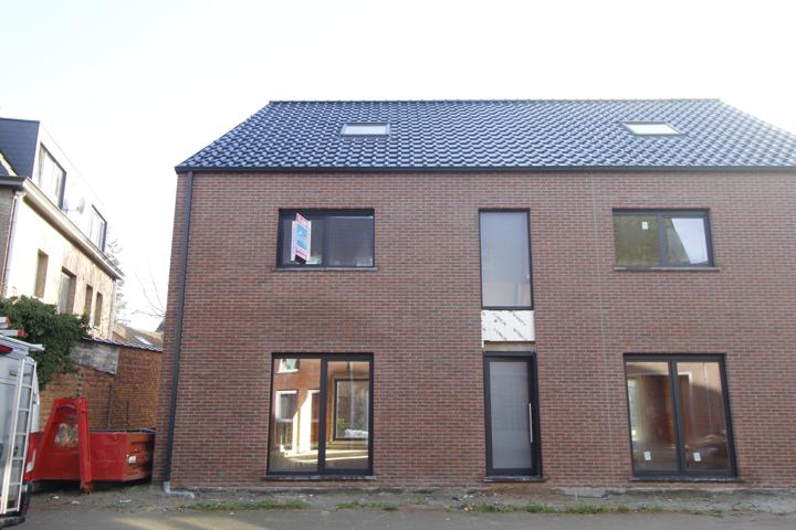Nieuwbouwwoning op rustige ligging in Gijzegem - Ruwbouw-winddicht