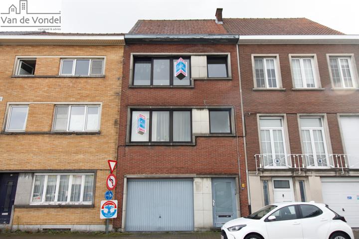 Opbrengsteigendom bestaande uit 2 appartementen en een garage aan de stadsrand van Aalst.