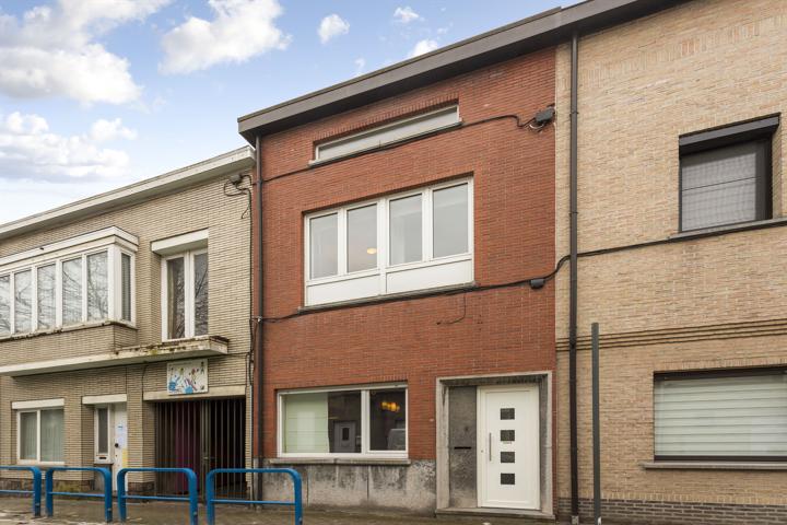 Ruime en strategisch gelegen woning met 3 slpks te centrum Aalst.