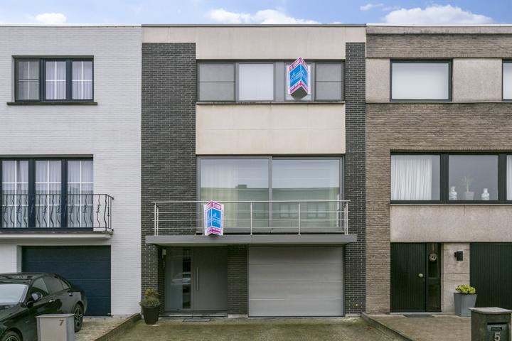 Mooie bel-etage woning met 3 slaapkamers, een garage en tuin te Aalst.