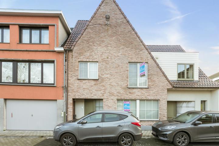 Ruime woning met 3 slaapkamers te Lede.