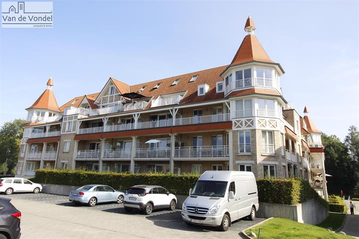 Gelijkvloers app met tuin en staanplaats te Erembodegem.