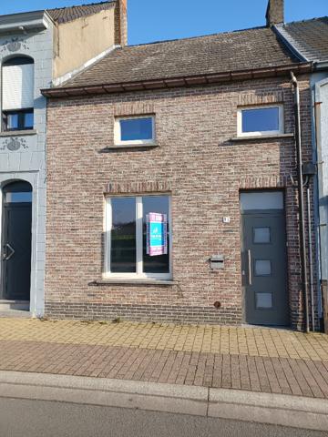 Rijwoning met mooie tuin te Denderleeuw.