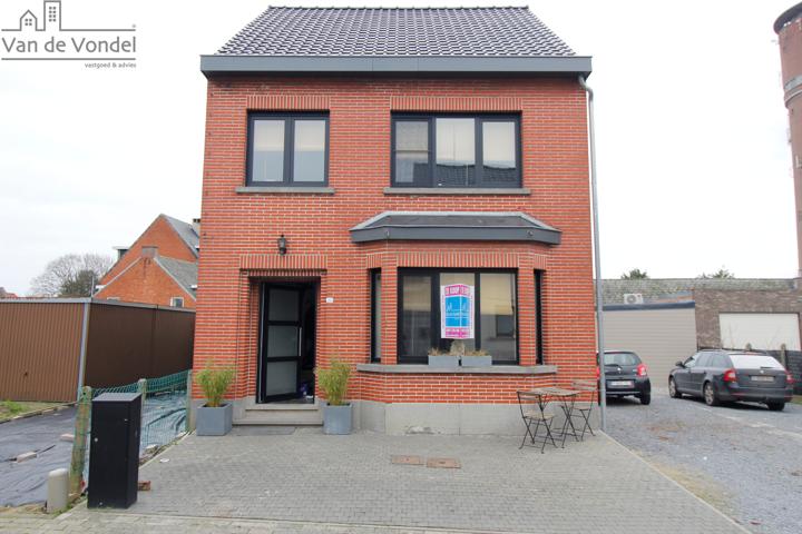 Ruime HOB met tuin en veel parkeergelegenheid te Erpe Mere.