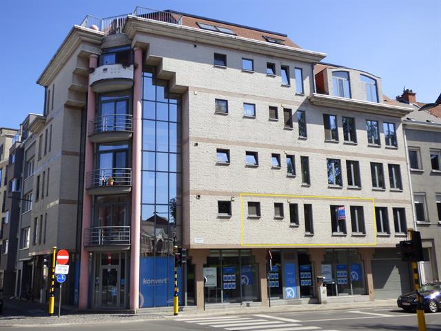 Ruim 1 slaapkamer appartement te Aalst centrum.