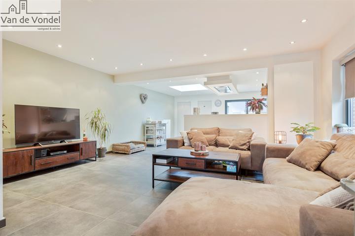 Prachtige woning met 3 slaapkamers en parkeermogelijkheid te Dendermonde.