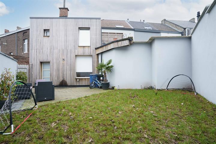 100% instapklare woning te Aalst.