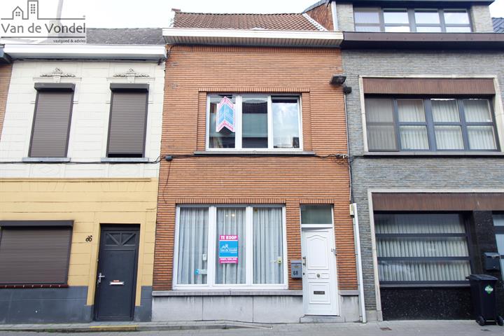 Op te frissen woning met stadstuin aan de stadsrand van Aalst.