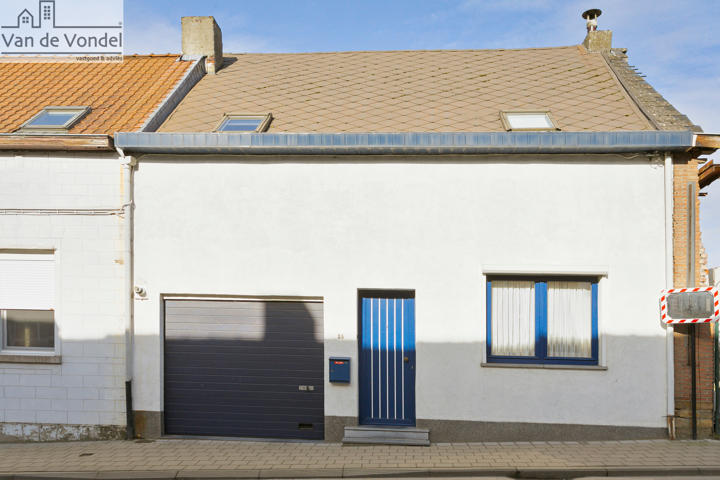 Strategisch gelegen woning met 2 slaapkamers te Erembodegem centrum.