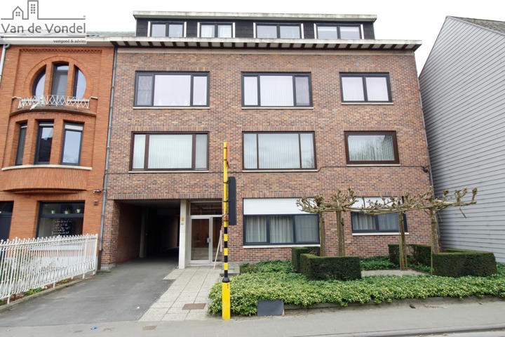 Ruime garagebox aan de stadsrand van Aalst.