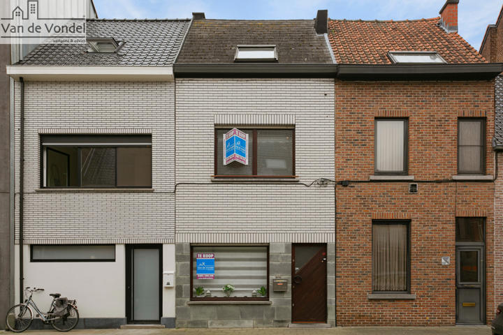 Gerenoveerde, energiezuinige woning met 4 slpks en tuin in Aalst centrum.