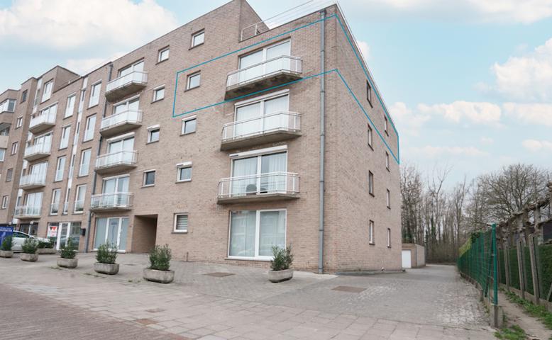 Prachtig 3 slaapkamer appartement met dubbel terras, ver groen uitzicht & garagebox te Aalst.