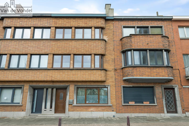 100% instapklare woning met 4 slaapkamers en tuin aan de stadsrand van Aalst.