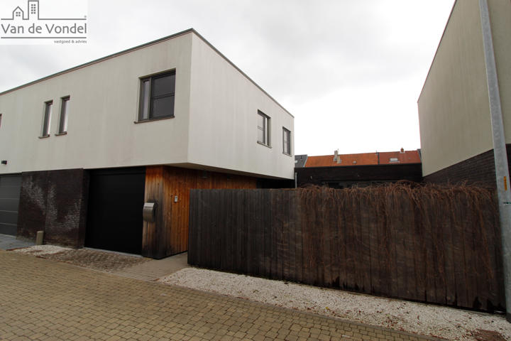 Prachtige woning met 3 slaapkamers en garage te Aalst.