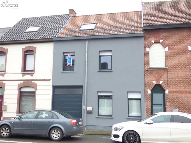 Net gerenoeveerde woning metgarage en tuin te Gijzegem !