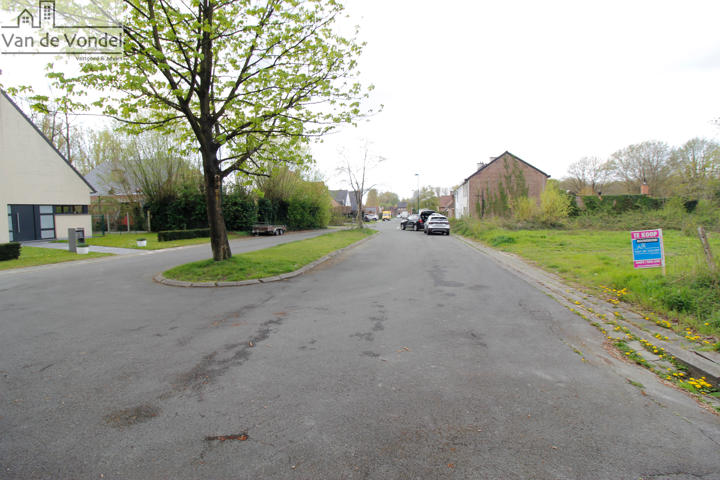 Bouwgrond (22a 50ca) voor open bebouwing te Erembodegem.