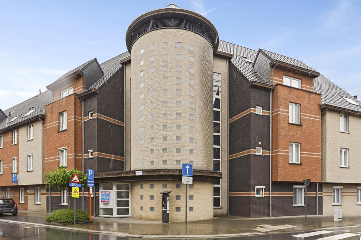 Mooi duplex appartement (96m²) met autostaanplaats op centrale locatie te Aalst.