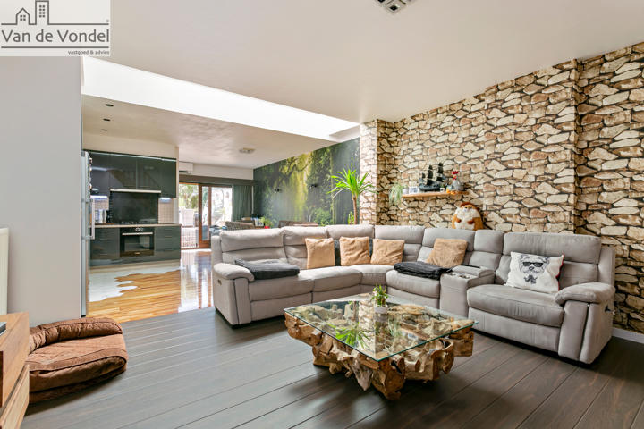 100% instapklare woning met 4 slpks en tuin aan de stadsrand van Aalst