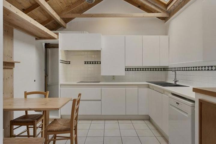 Instapklare woning met 4 slpks te Aalst.