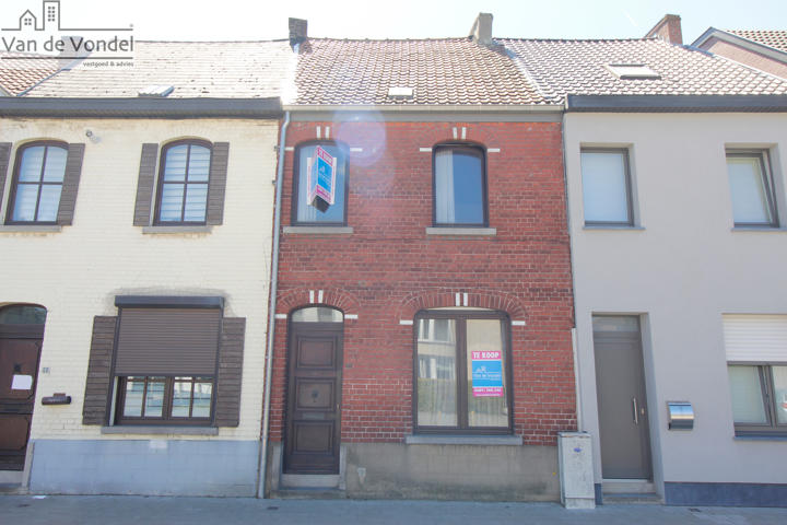 Te renoveren woning met 3 slpks en tuin te Erembodegem.