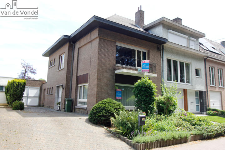 Ruime HOB met 3 slpks, tuin en garage te Aalst.