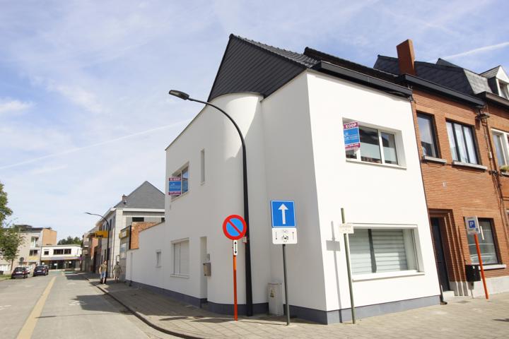 100% instapklare & energiezuinige woning met koer te centrum Aalst.