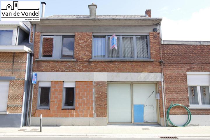 Ruime woning met veel mogelijkheden te Lebbeke.