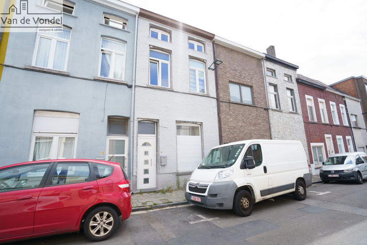 Ruime stadswoning met 5 slaapkamers en tuin.