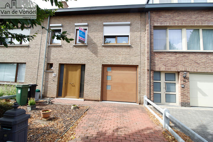 Woning met 3 slpks en garage te Erembodegem.