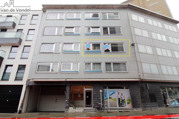 Ruim appartement met 2 slaapkamers met een autostaanplaats te Aalst centrum.