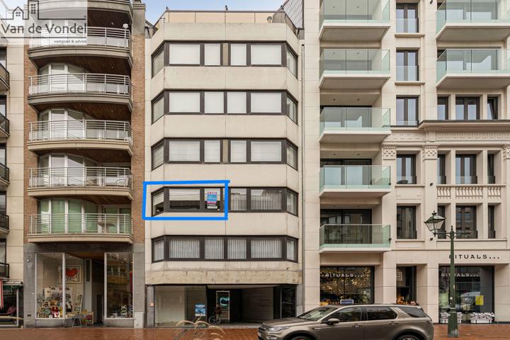 Appartement met terras (bovenaan) Lippenslaan te Knokke.