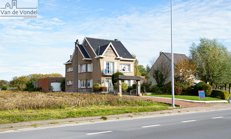 Goed gelegen villa met 4 slpks en garage te Moorsel.