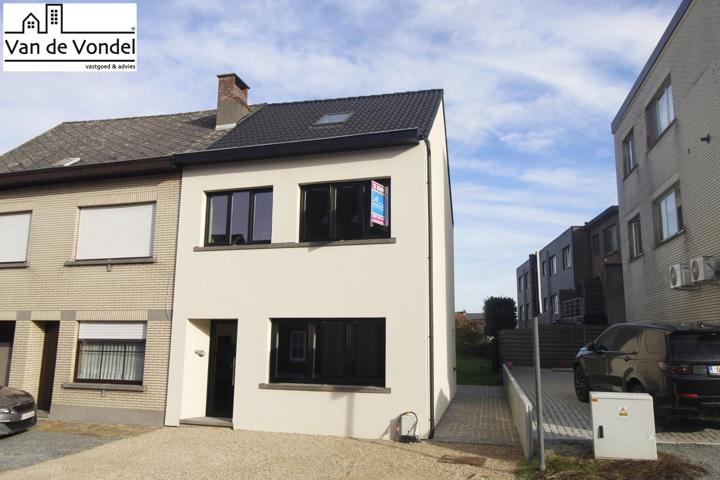 Volledig gerenoveerde woning met 3 slaapkamers en grote tuin te Liedekerke.
