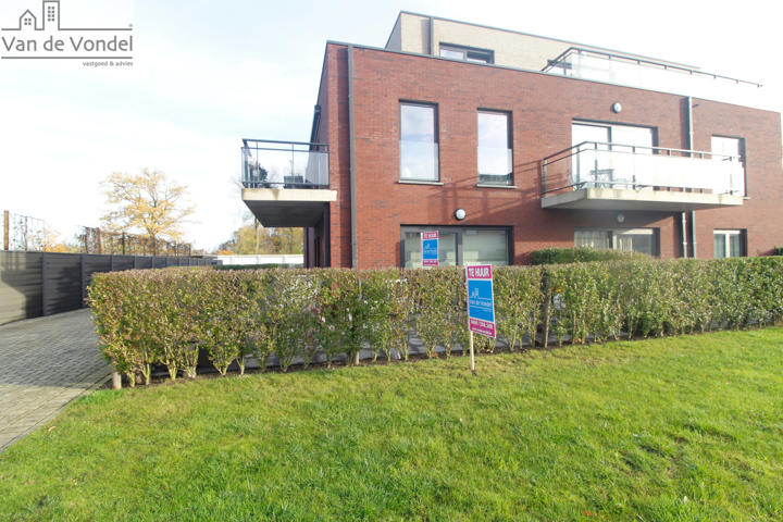 Gelijkvloers appartement met 3 slaapkamers en garage te Lede